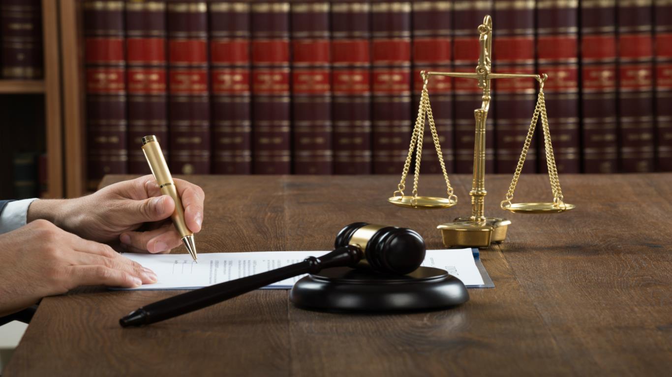 7) Legal professionals n.e.c. £69,058